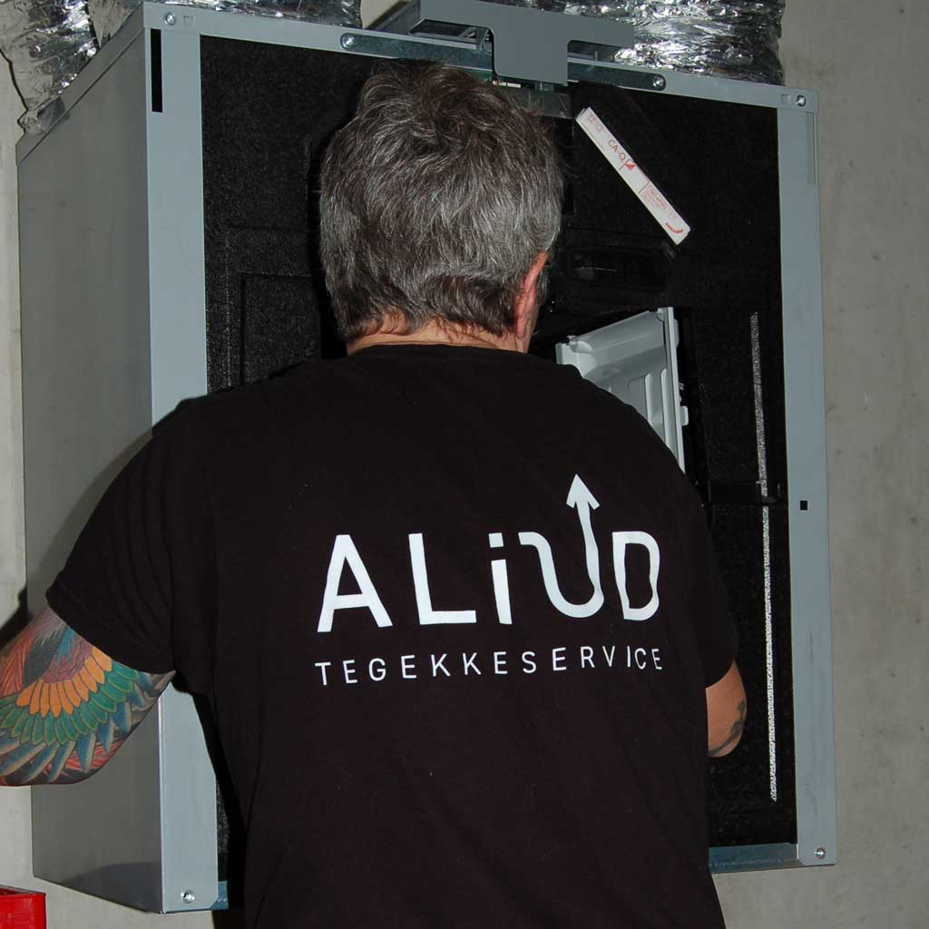 aliud technieker aan het werk